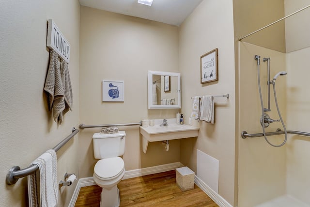 14_web_or_mls_Zac_Lentz_Parkway_014