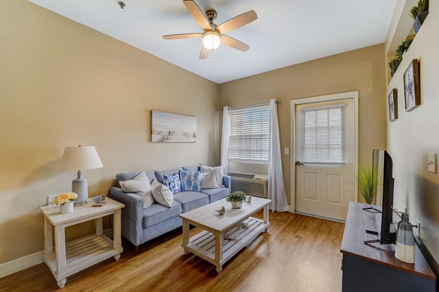 6_web_or_mls_Zac_Lentz_Parkway_006