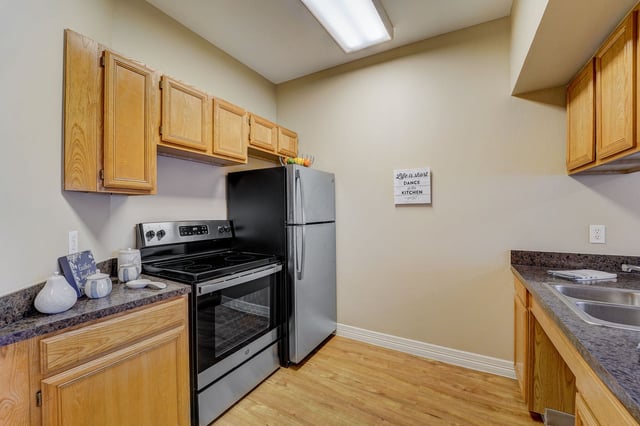 8_web_or_mls_Zac_Lentz_Parkway_008